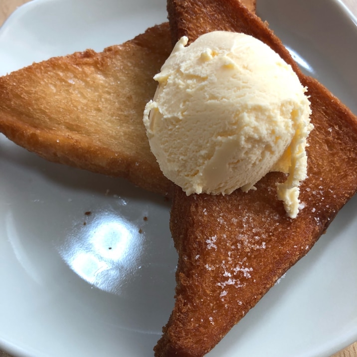 食パンで！簡単揚げパンアイス添え